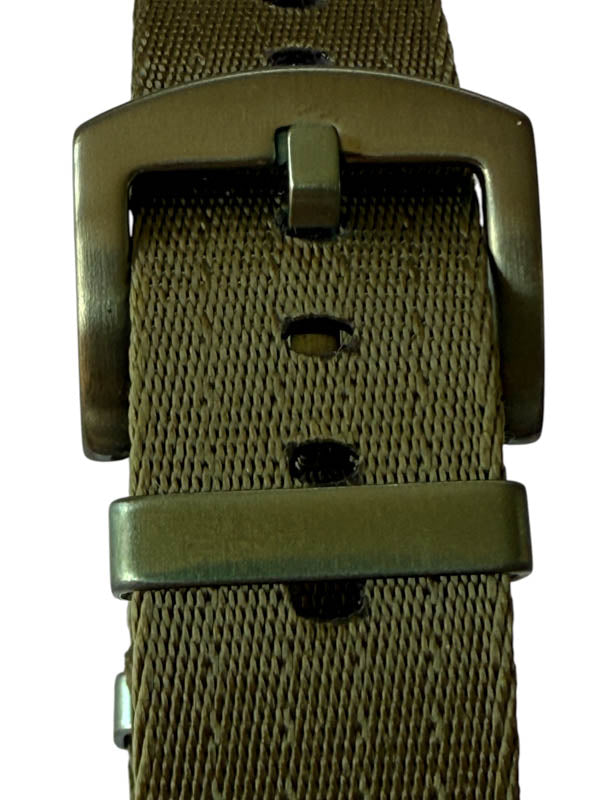 Einteiliges Uhrenarmband, oliv mit einer pvdbeschichteten, schließe ebenfalls oliv