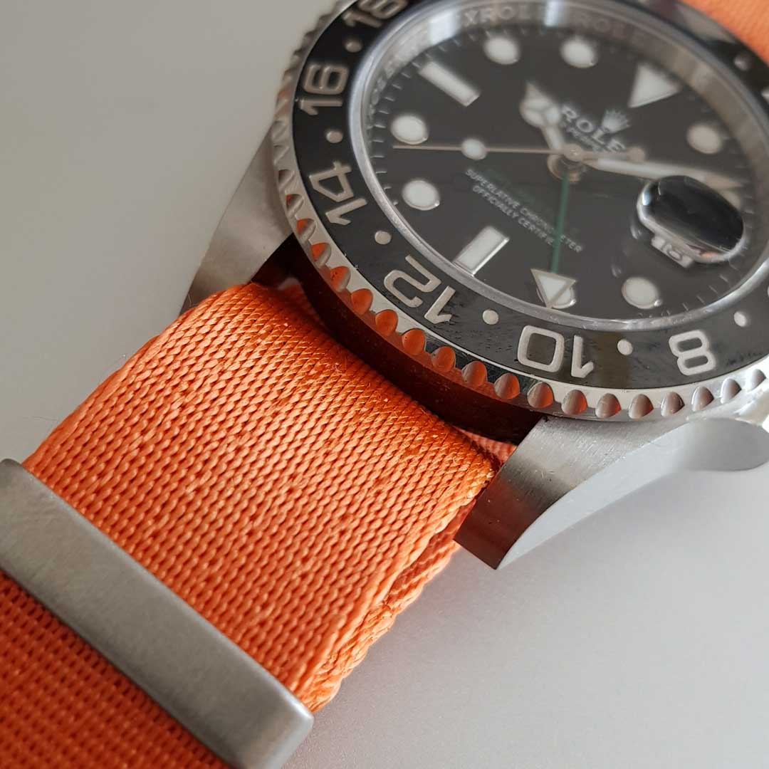 Straps in orange